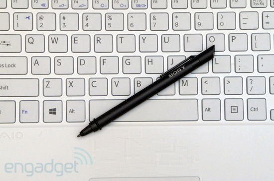 索尼VAIO Tap 11试玩：支架设计优于Surface 